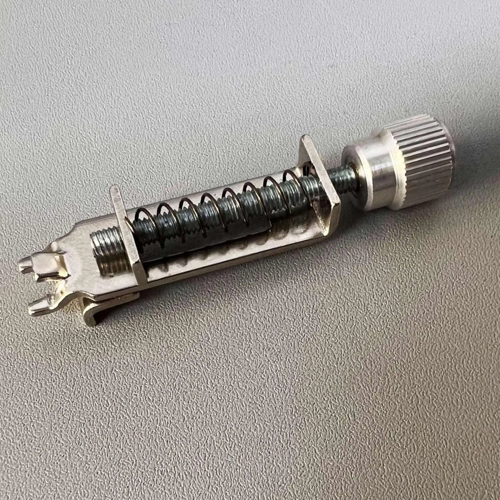 Electric Guitar Intonation Tool – Tremolo Bridge Setup Adjuster