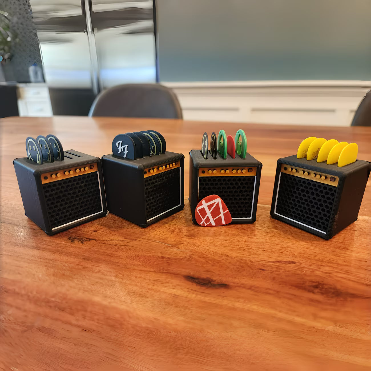 Mini Amp Guitar Pick Holder with 5 Picks